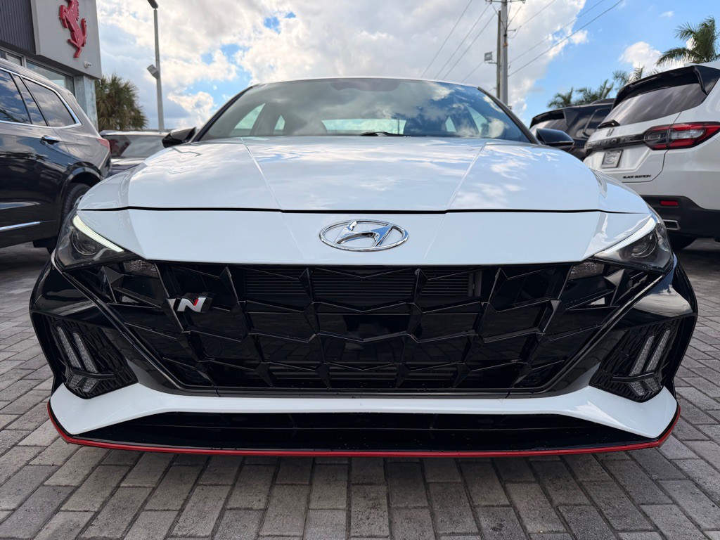 2023 Hyundai Elantra Image 3