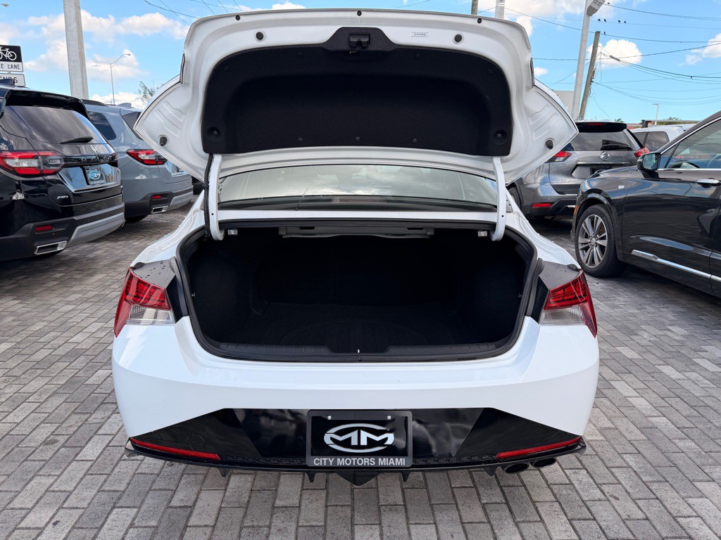 2023 Hyundai Elantra Image 8
