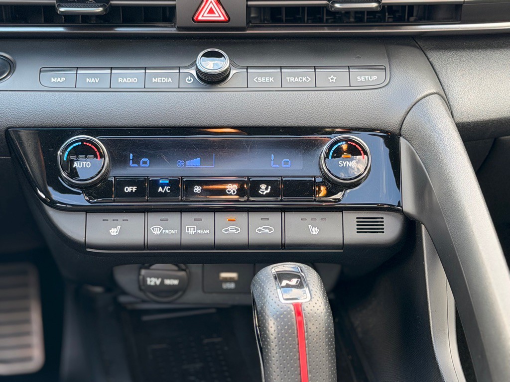 2023 Hyundai Elantra Image 19