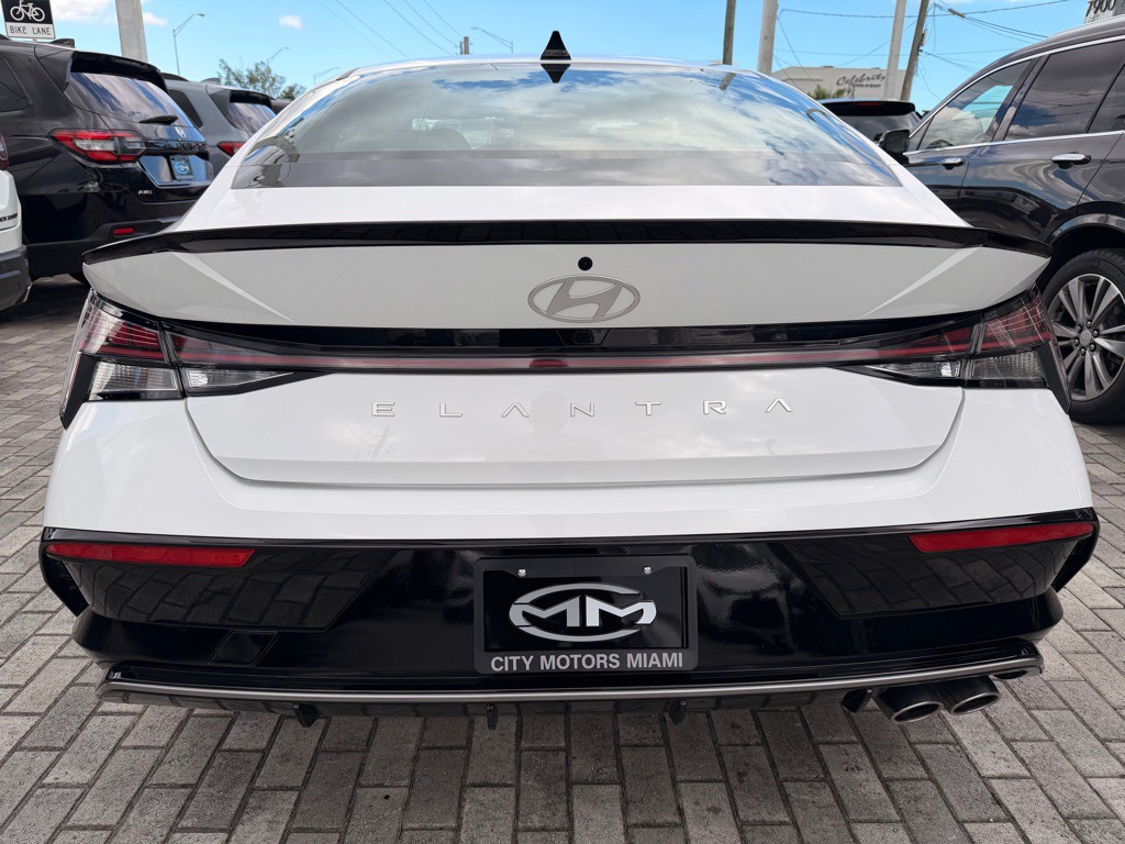 2025 Hyundai Elantra Image 7