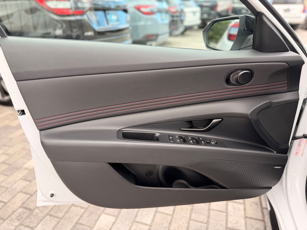 2025 Hyundai Elantra Image 11