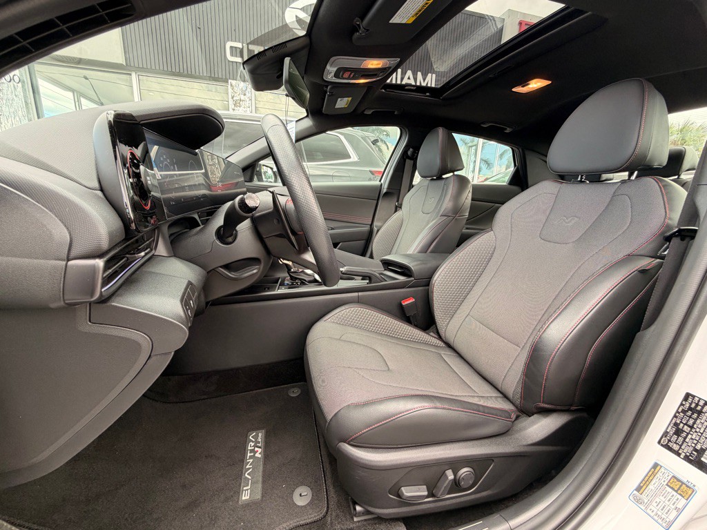 2025 Hyundai Elantra Image 12