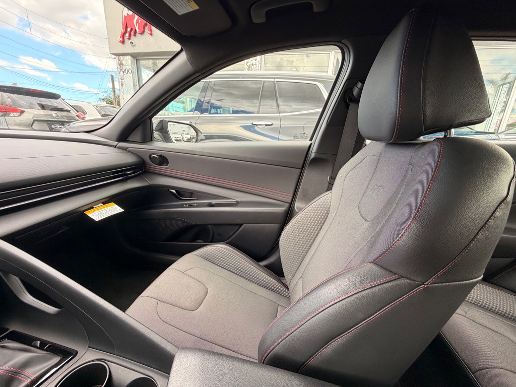 2025 Hyundai Elantra Image 23