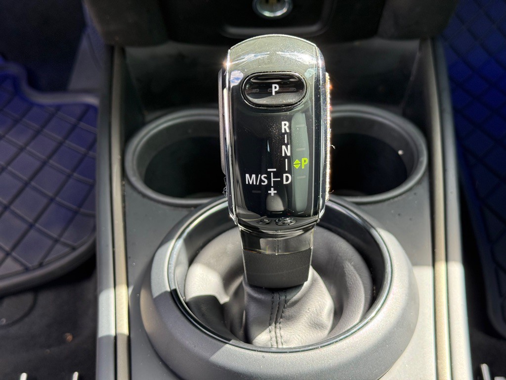 2022 MINI Cooper Image 25