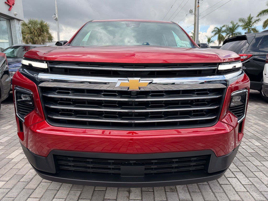 2025 Chevrolet Traverse Image 2