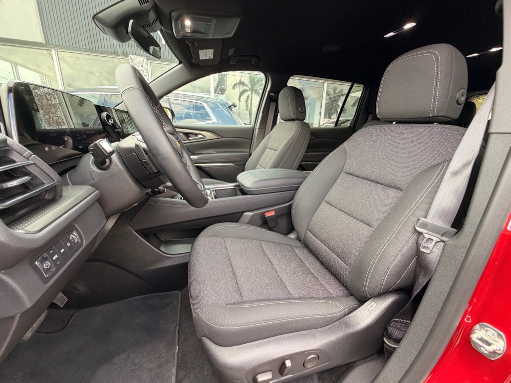 2025 Chevrolet Traverse Image 12