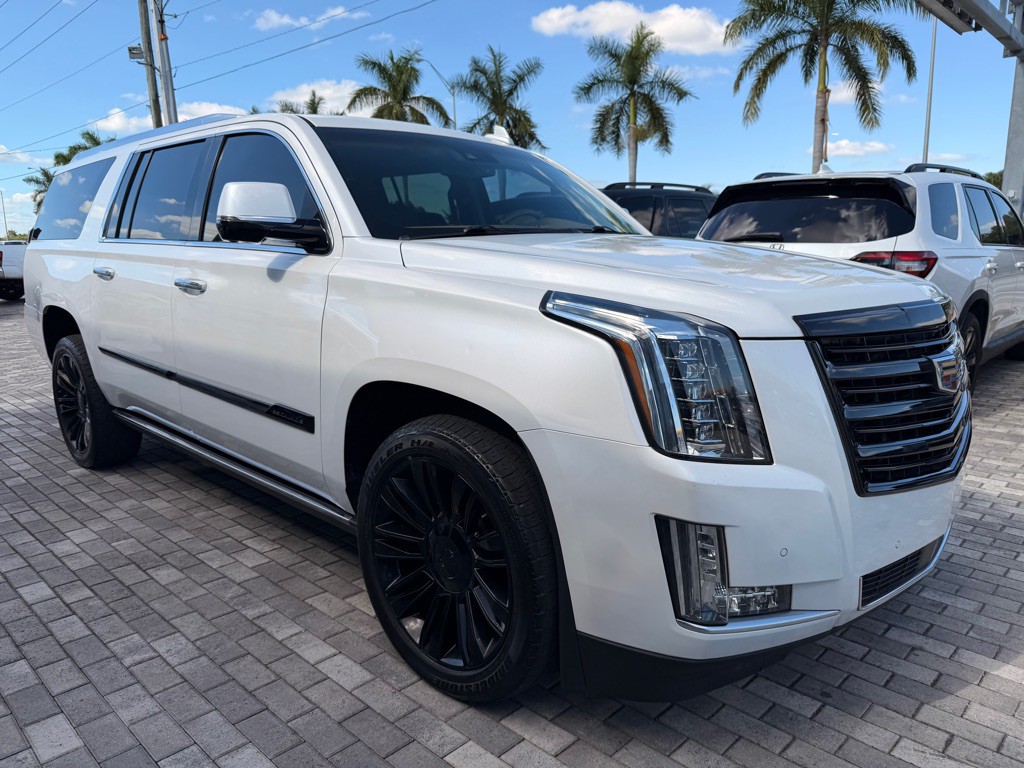 2016 Cadillac Escalade Image 1