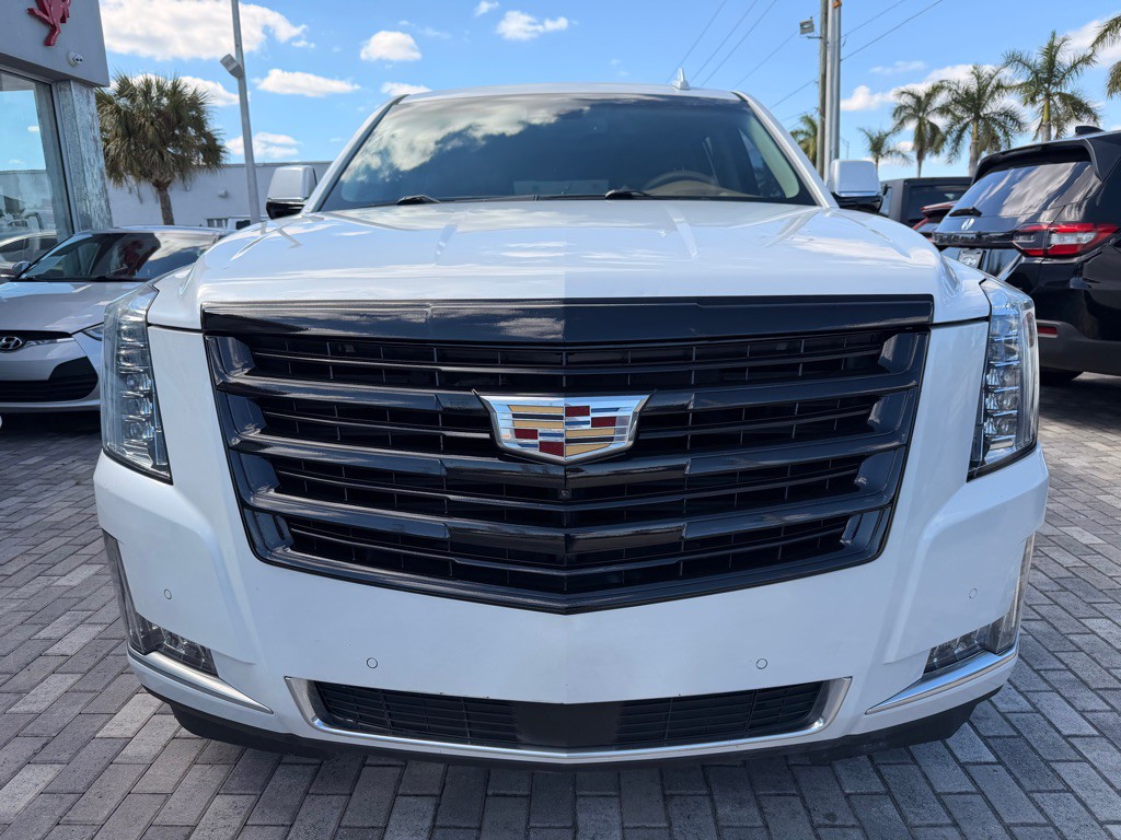 2016 Cadillac Escalade Image 2