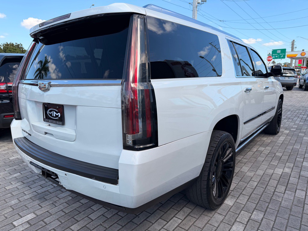 2016 Cadillac Escalade Image 9