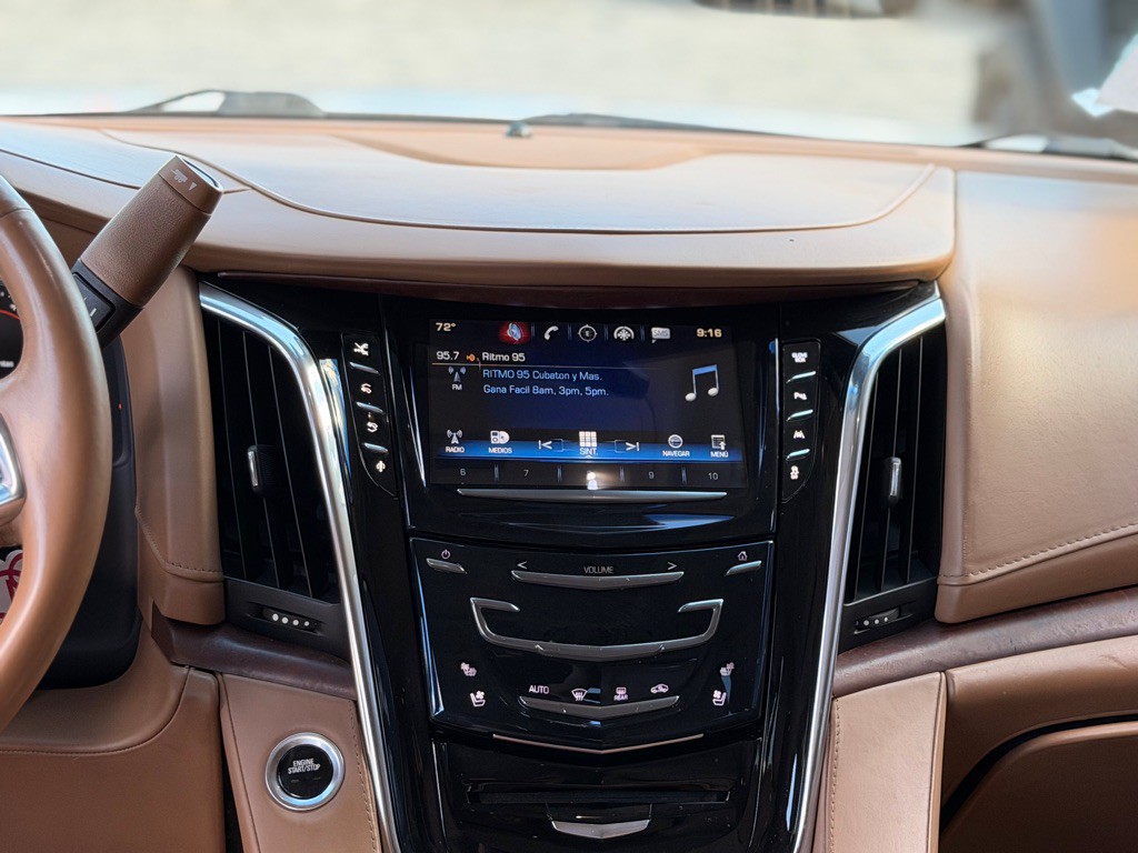 2016 Cadillac Escalade Image 15