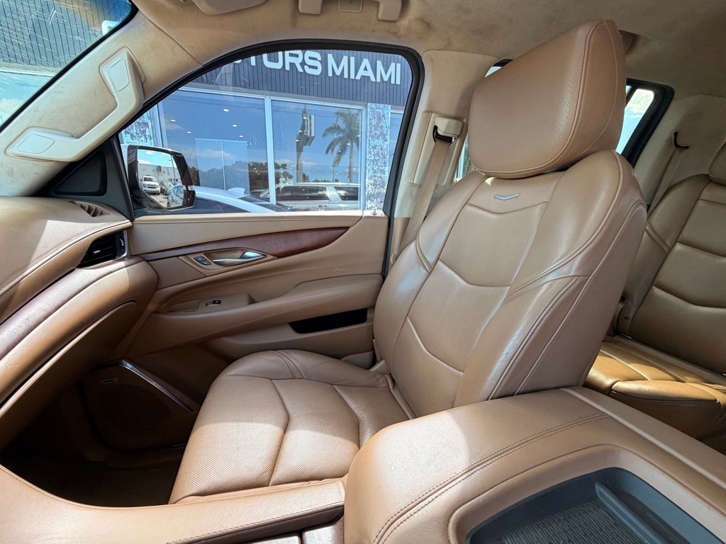 2016 Cadillac Escalade Image 18