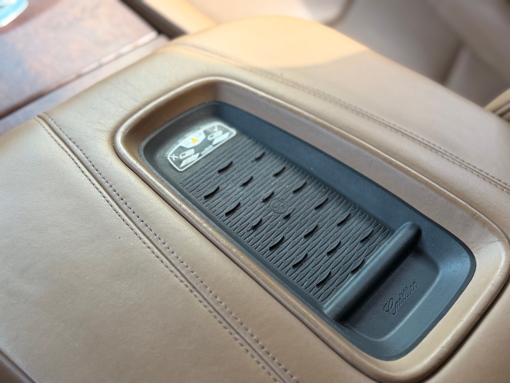 2016 Cadillac Escalade Image 19