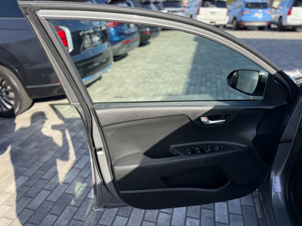 2023 Kia Rio Image 27