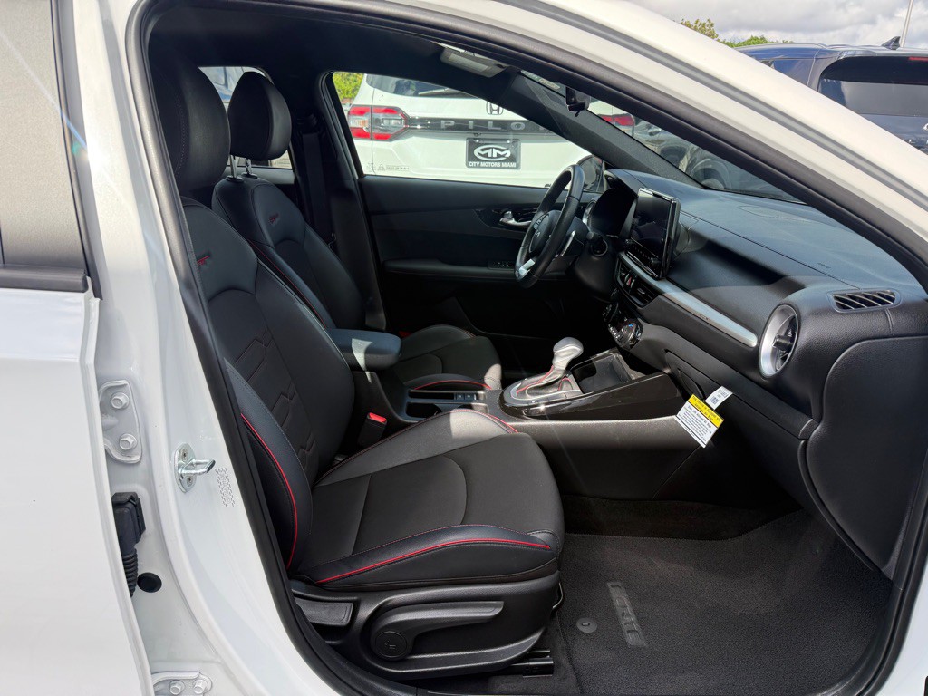 2023 Kia Forte Image 32