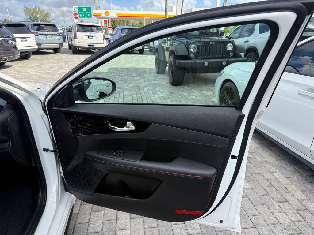 2023 Kia Forte Image 35