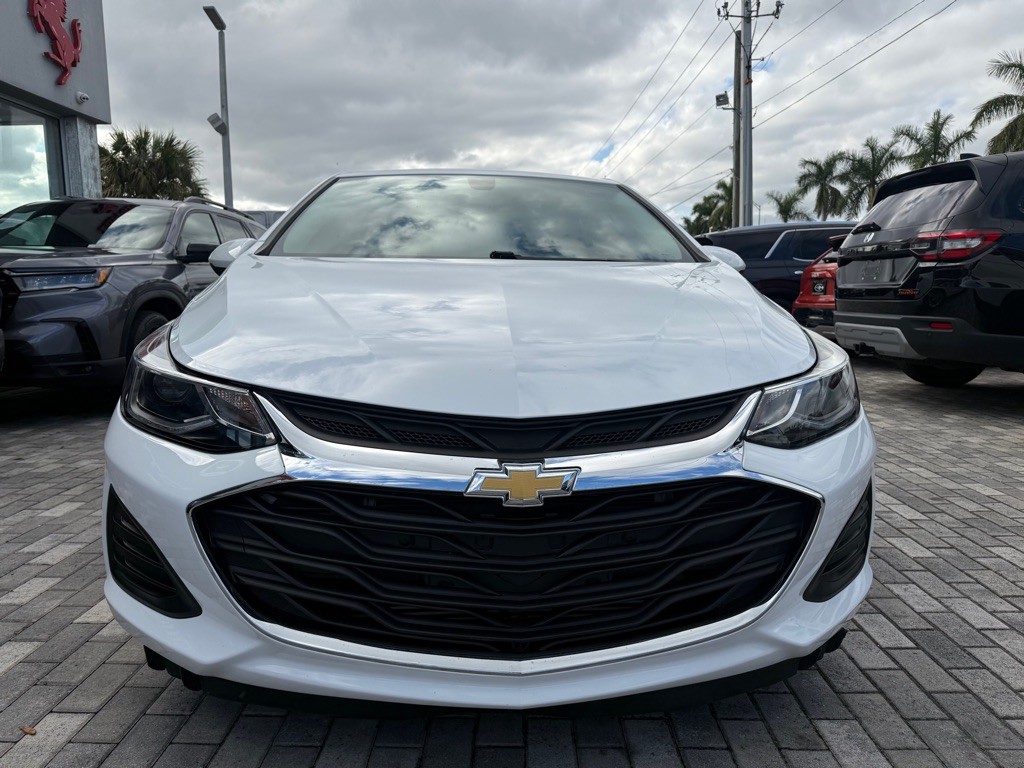 2019 Chevrolet Cruze Image 2