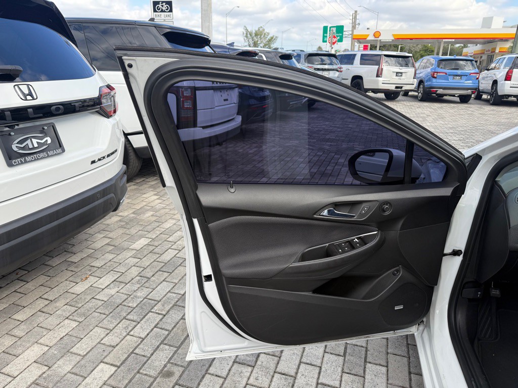 2019 Chevrolet Cruze Image 24