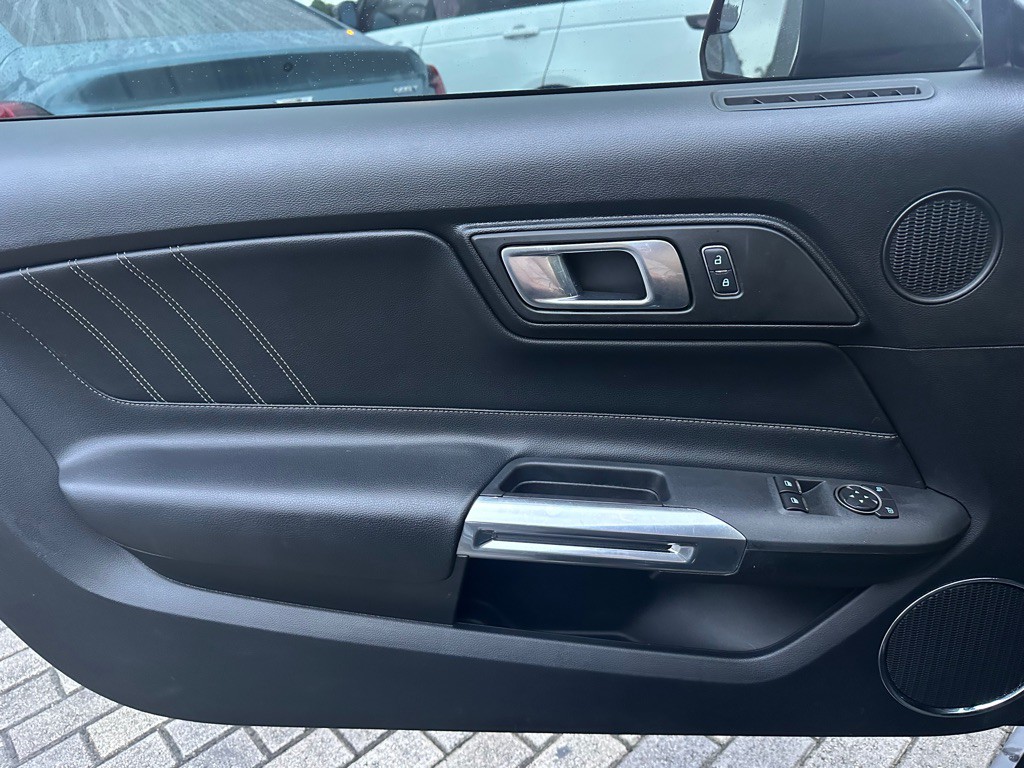 2019 Ford Mustang Image 9