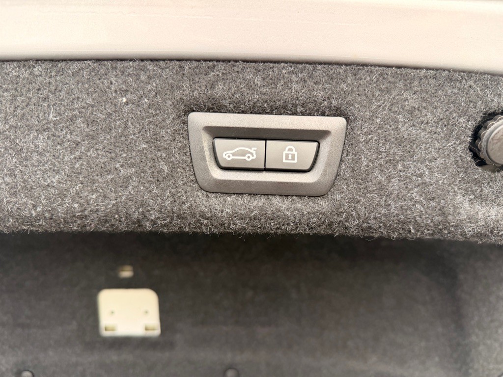 2020 BMW 5 Series Image 9