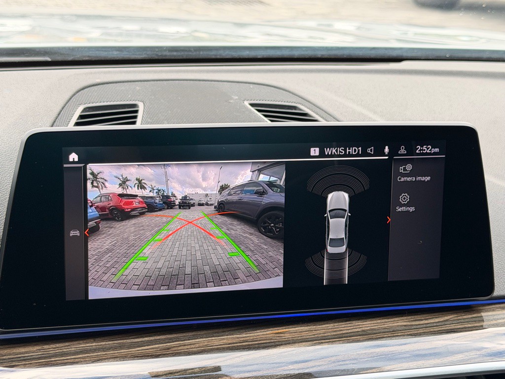 2020 BMW 5 Series Image 17