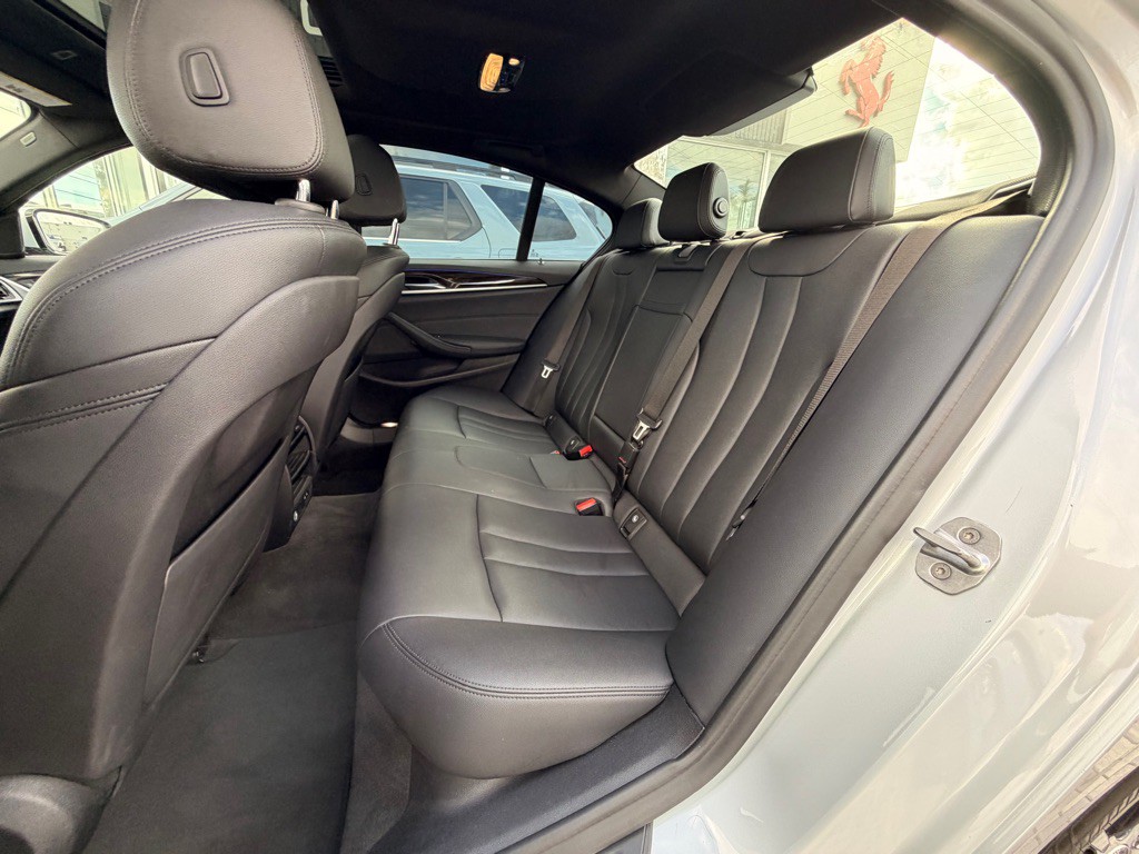 2020 BMW 5 Series Image 24