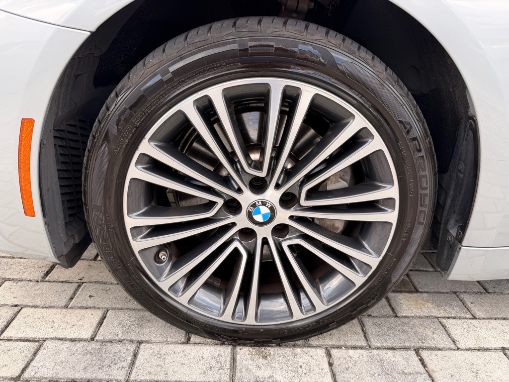 2020 BMW 5 Series Image 27