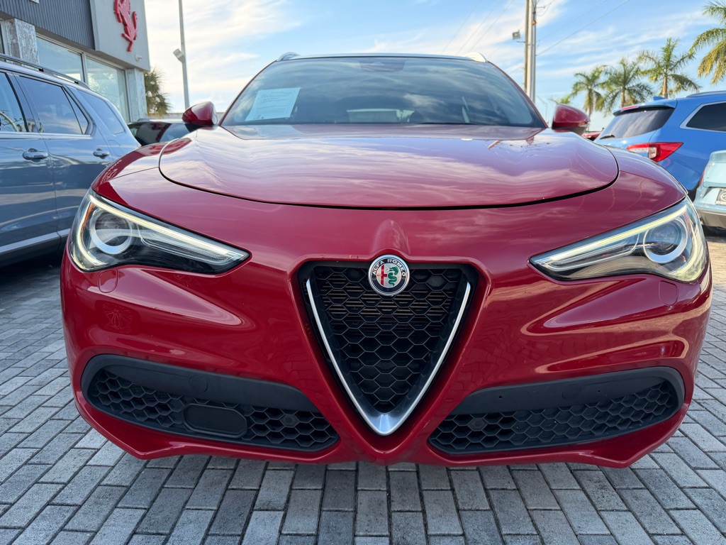 2021 Alfa Romeo Stelvio Image 2