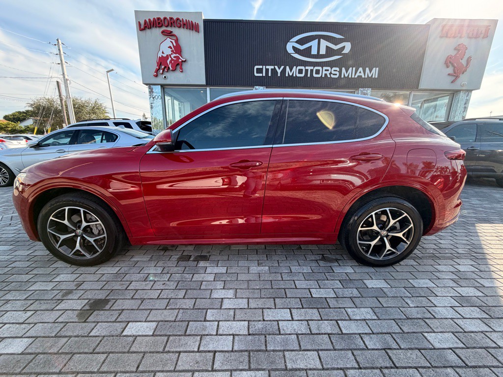 2021 Alfa Romeo Stelvio Image 4