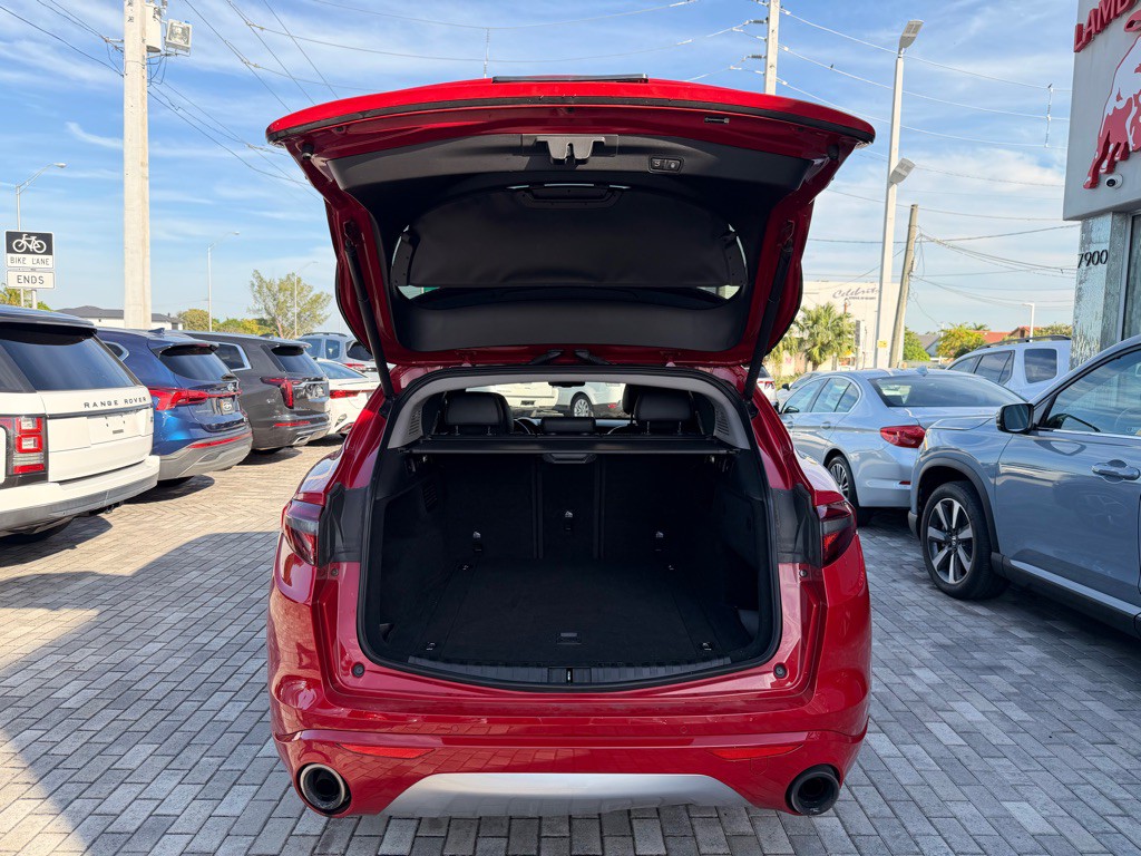 2021 Alfa Romeo Stelvio Image 7