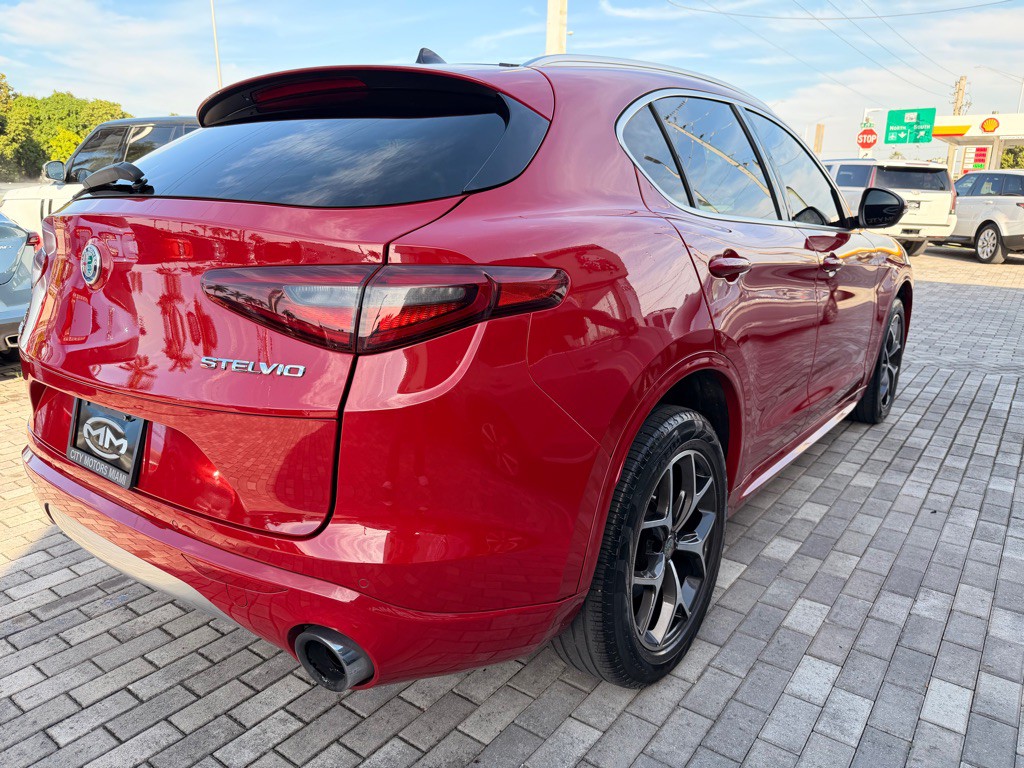 2021 Alfa Romeo Stelvio Image 10