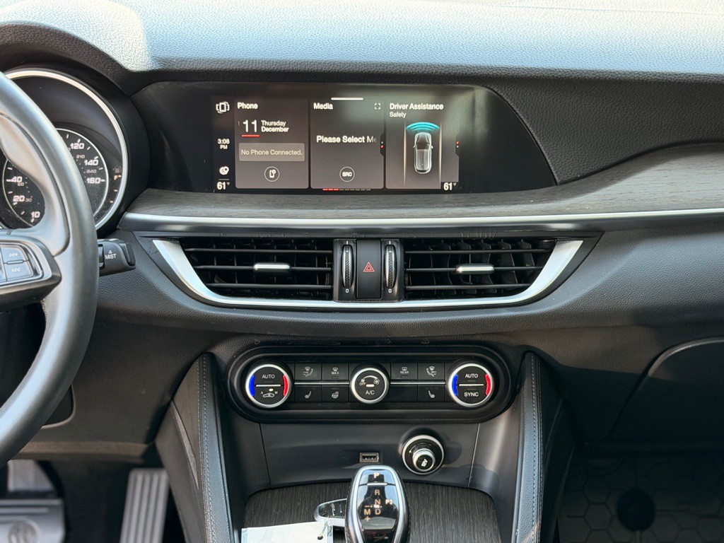 2021 Alfa Romeo Stelvio Image 16