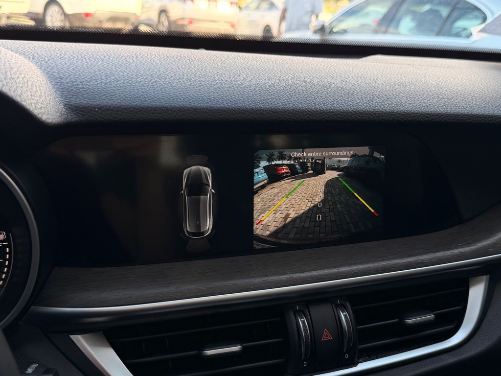 2021 Alfa Romeo Stelvio Image 17