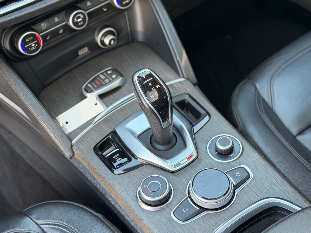 2021 Alfa Romeo Stelvio Image 18