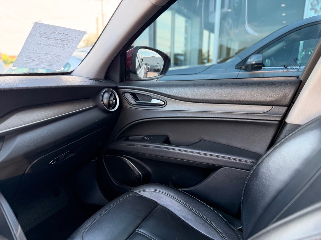 2021 Alfa Romeo Stelvio Image 19