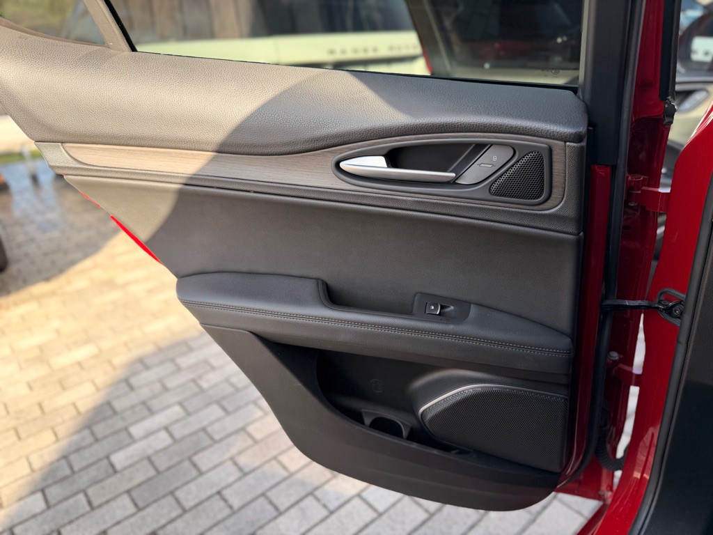 2021 Alfa Romeo Stelvio Image 21