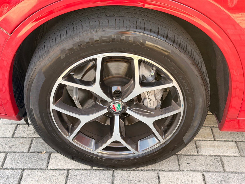 2021 Alfa Romeo Stelvio Image 24