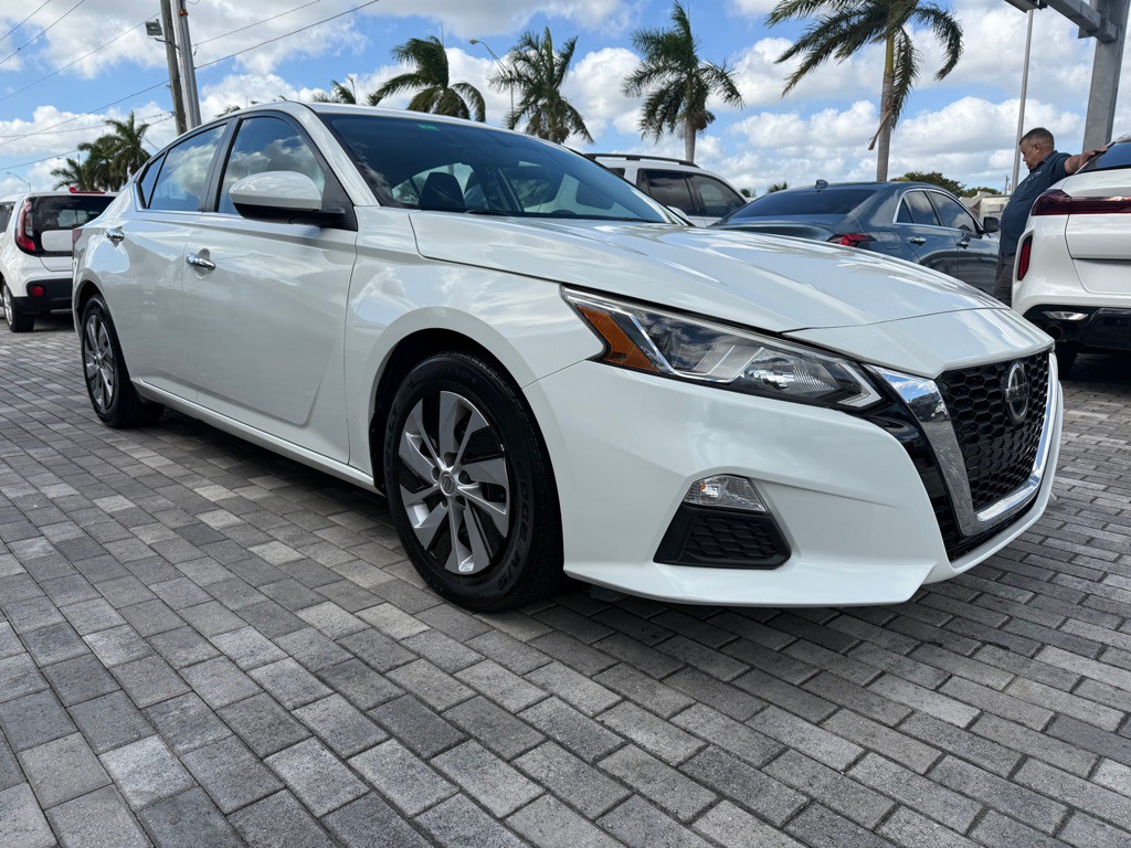 2020 Nissan Altima Image 1