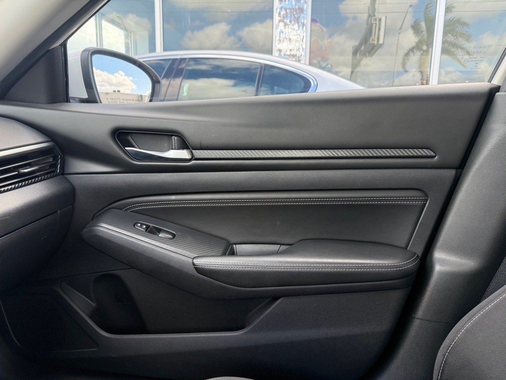 2020 Nissan Altima Image 25