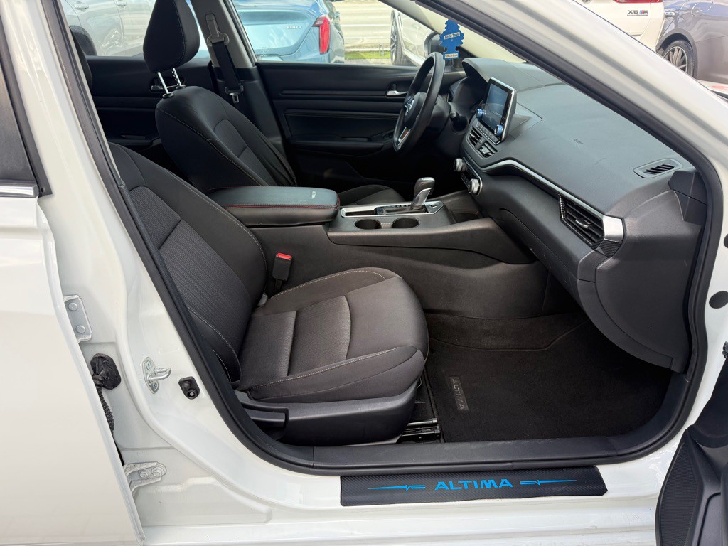 2020 Nissan Altima Image 27