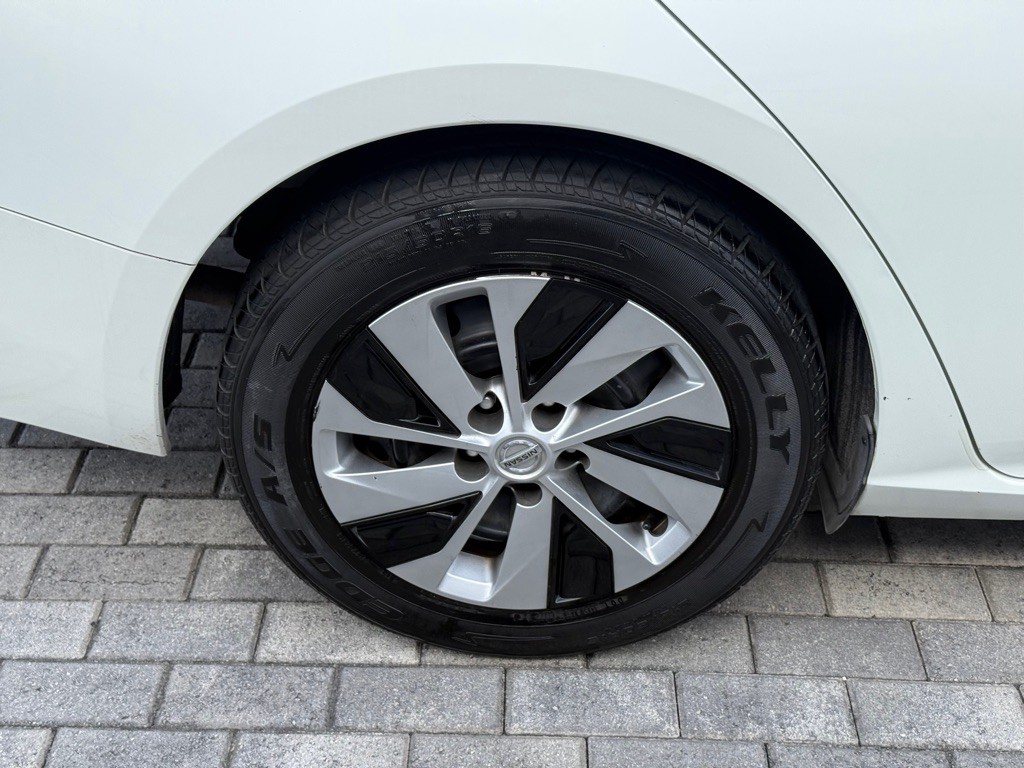 2020 Nissan Altima Image 35