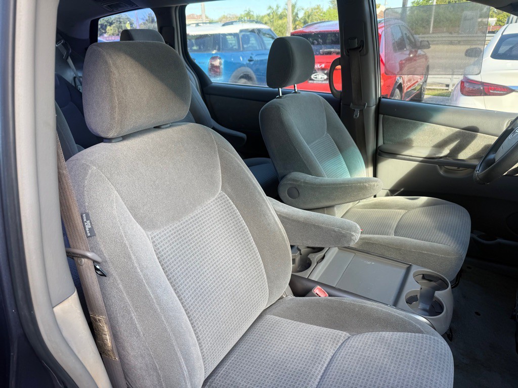 2006 Toyota Sienna Image 25
