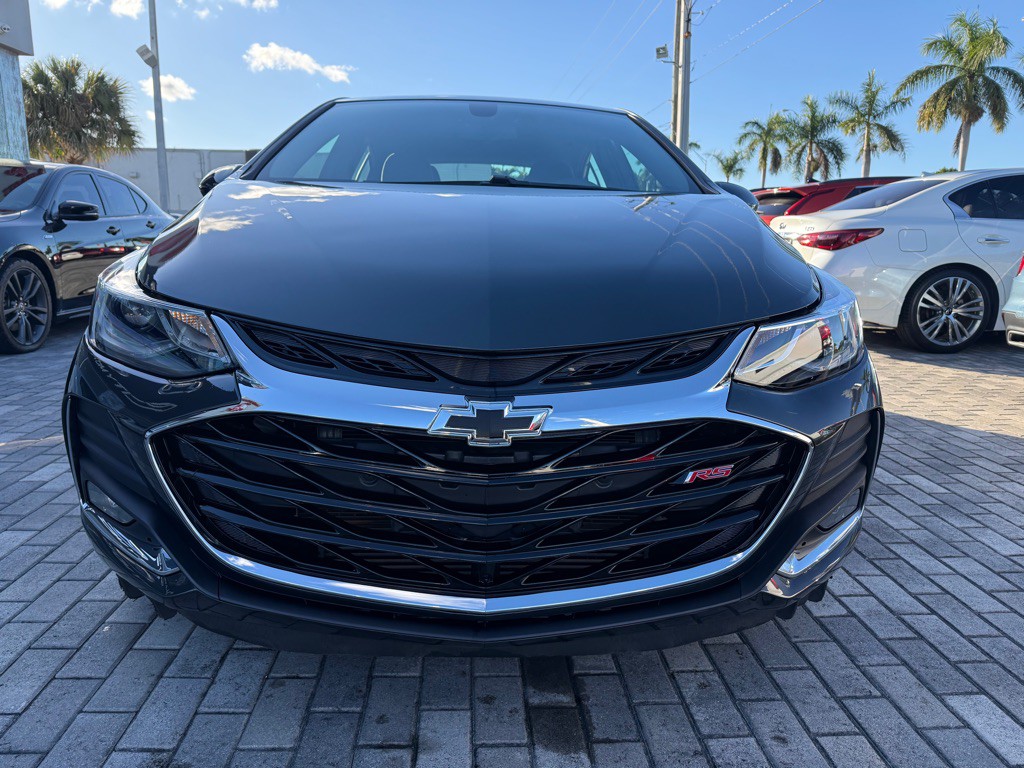 2019 Chevrolet Cruze Image 2