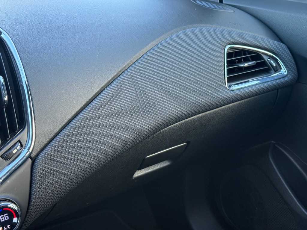 2019 Chevrolet Cruze Image 24