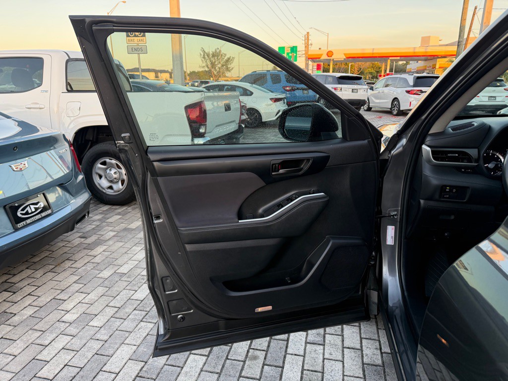 2024 Toyota Highlander Image 32