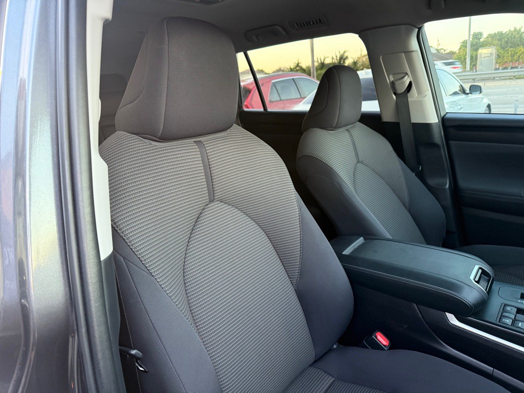 2024 Toyota Highlander Image 38
