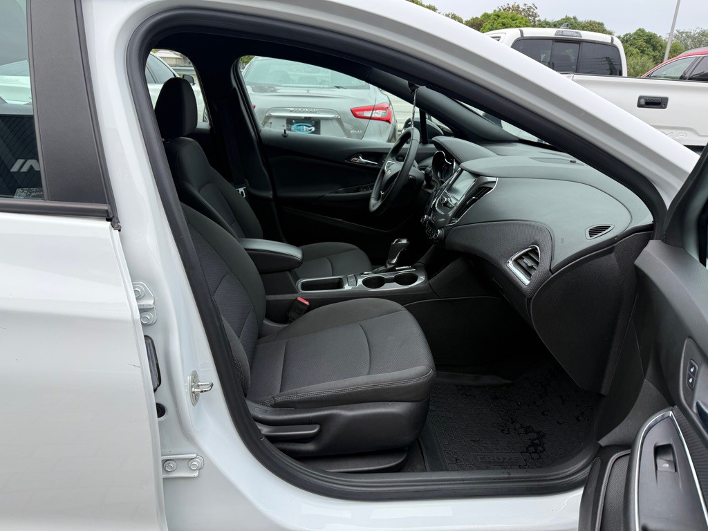 2018 Chevrolet Cruze Image 30