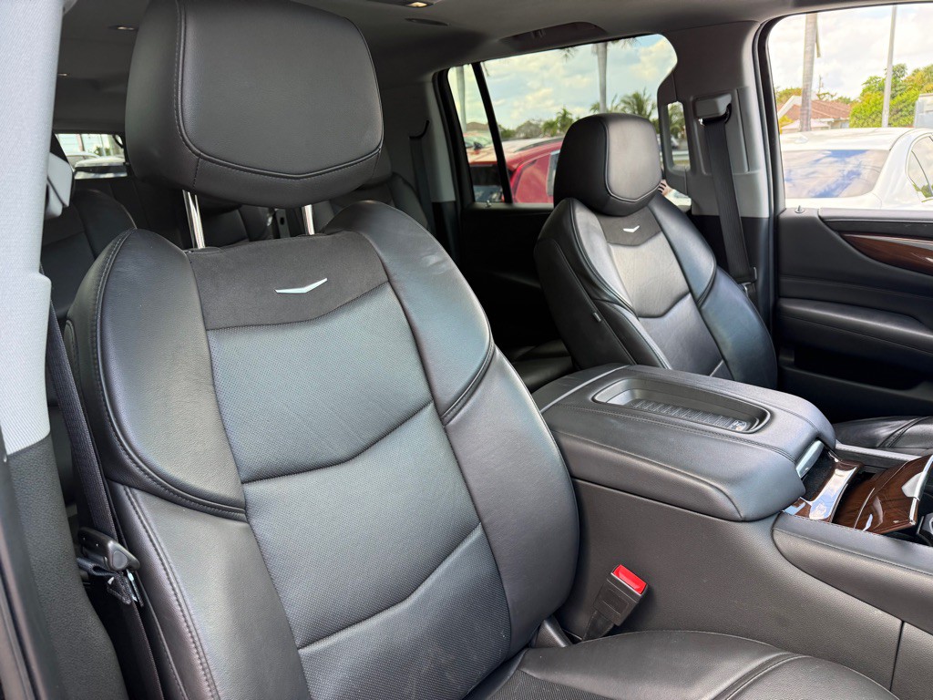 2020 Cadillac Escalade Image 32