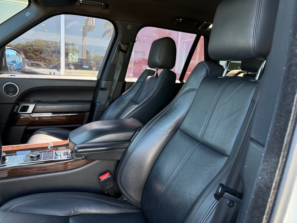 2016 Land Rover Range Rover Image 25