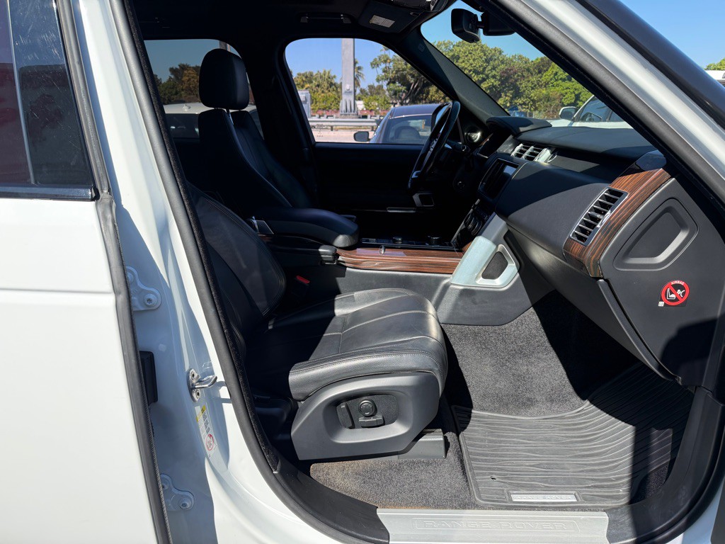 2016 Land Rover Range Rover Image 32