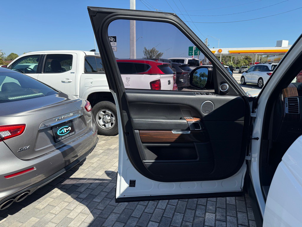 2016 Land Rover Range Rover Image 35